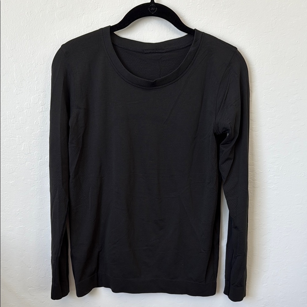 Lululemon swiftly long sleeve in black. Size 4